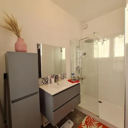 Ground Floor In Apartment Villiers-le-Bacle